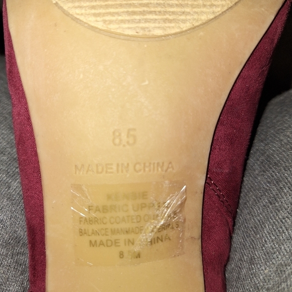 A pair of Kaari Blues Kensie burgundy booties in a ladies size 8.5. - Picture 10 of 12